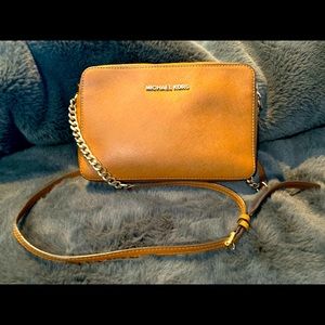 Crossbody Michael Kors $80 OBO